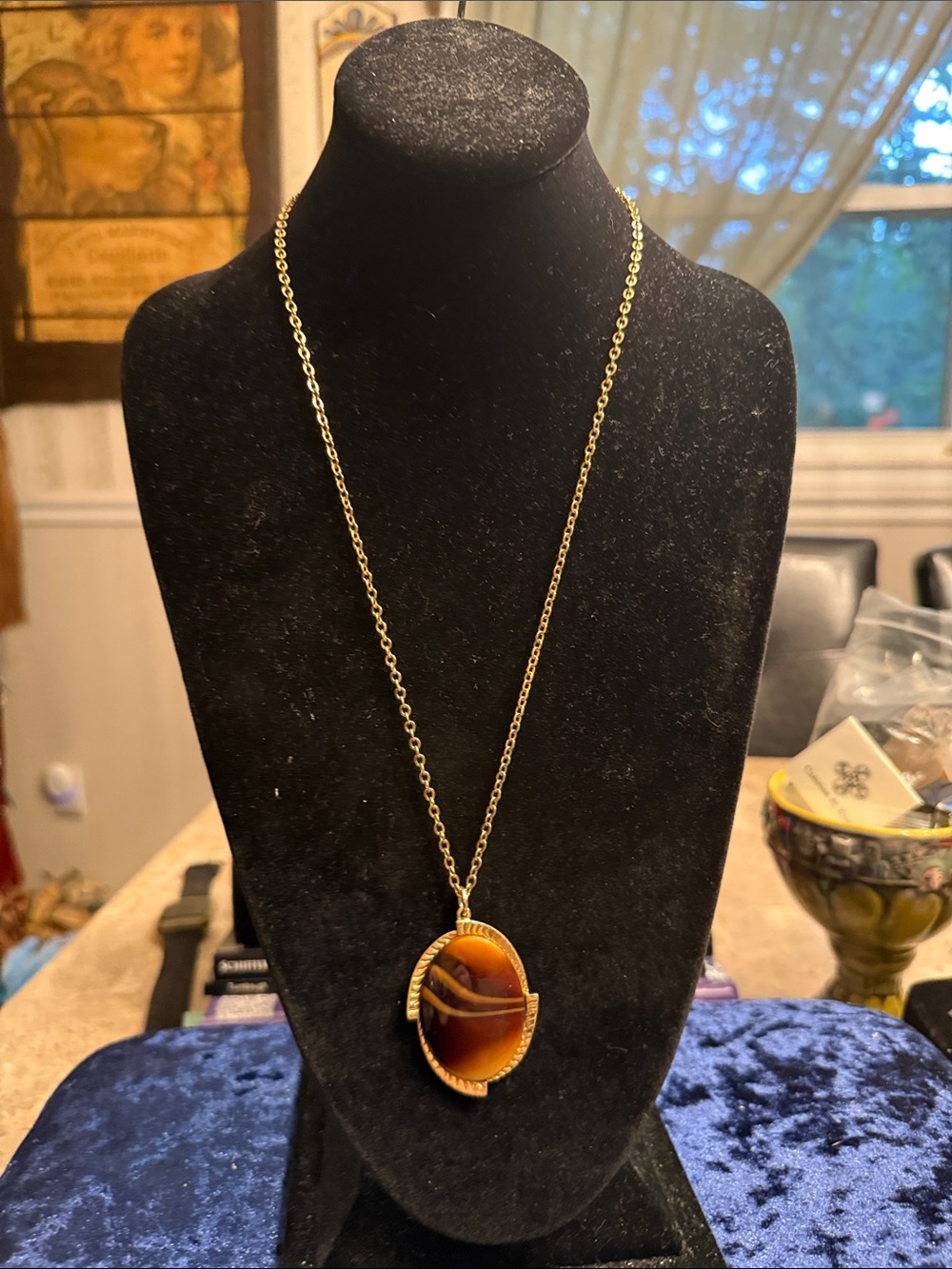 Vintage 1960s Sarah Coventry gold oval pendant necklace with brown glass stone
